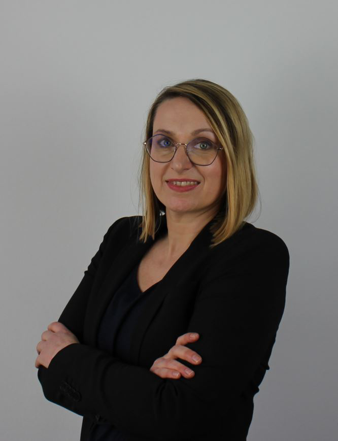 00_Ansprechpartnerbild_Annegret_Müller_666x869_1_20250711
